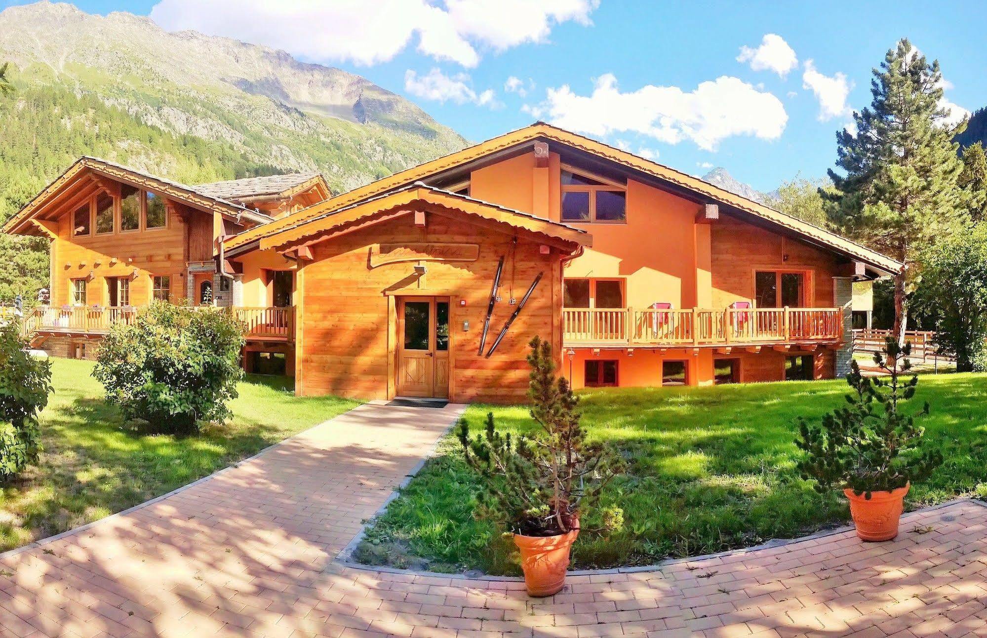Chalet Alpina Hotel & Apartments La Thuile Kültér fotó
