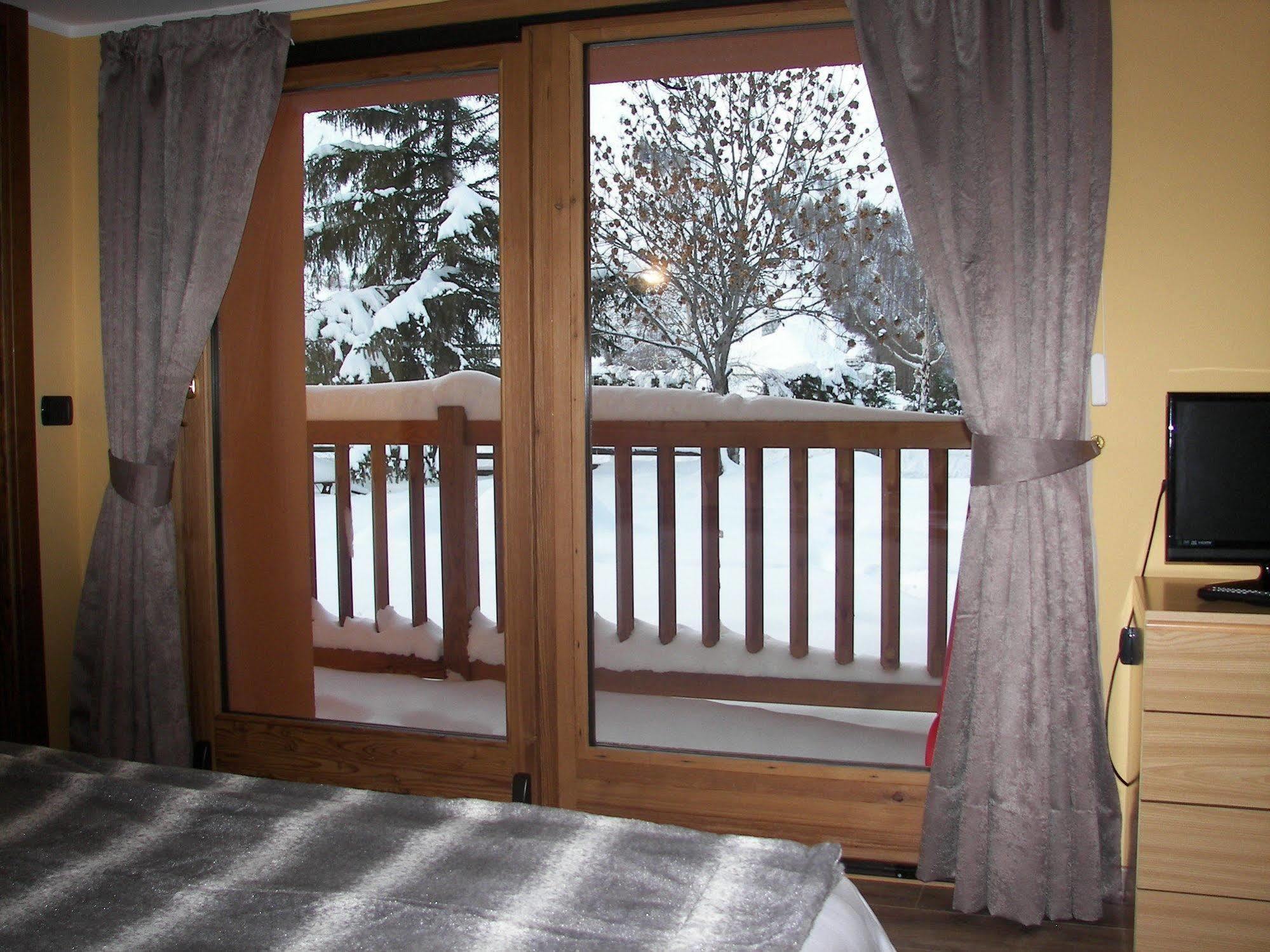 Chalet Alpina Hotel & Apartments La Thuile Kültér fotó